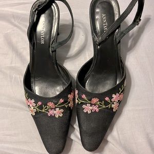 Ann Taylor black pumps with beautiful pink stitched flowers. Made in Italy